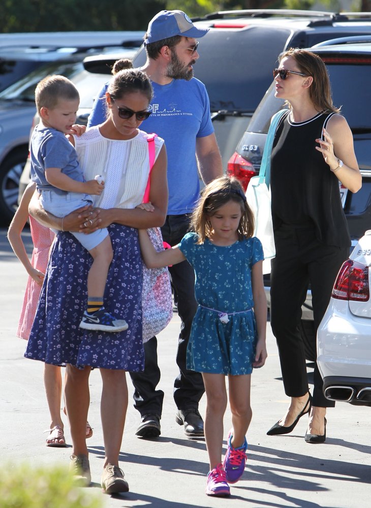 Ben Affleck and Jennifer Garner Take Their Children to The Farmers Market