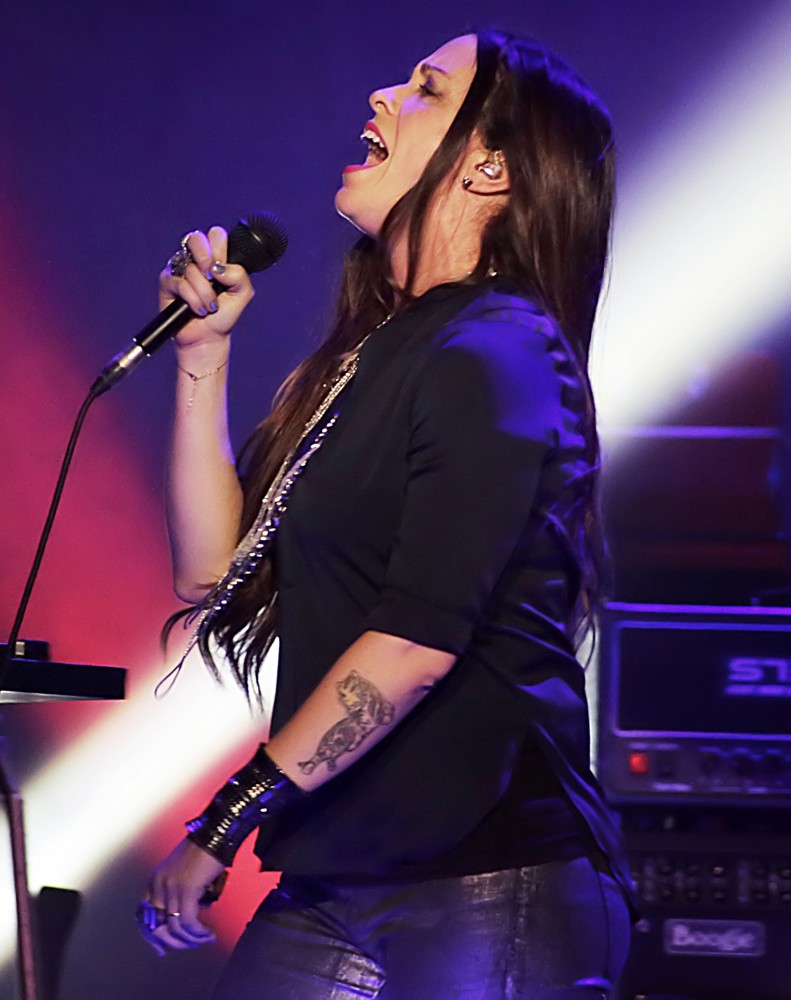 Alanis Morissette Performing