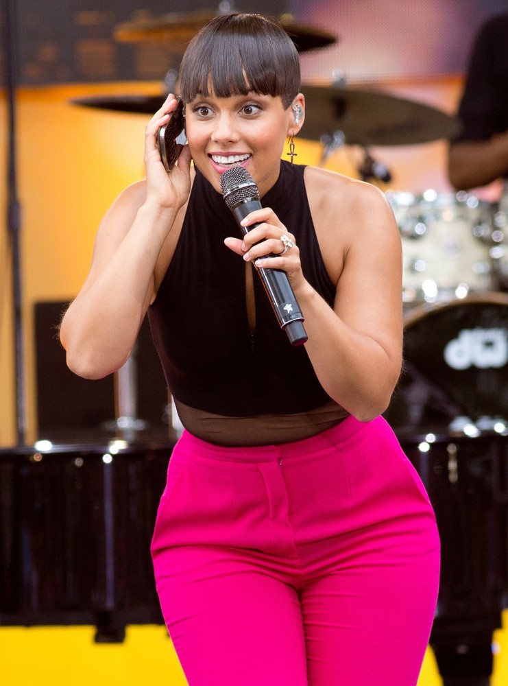 Alicia Keys Performs Live on Good Morning America's Summer Concert Series