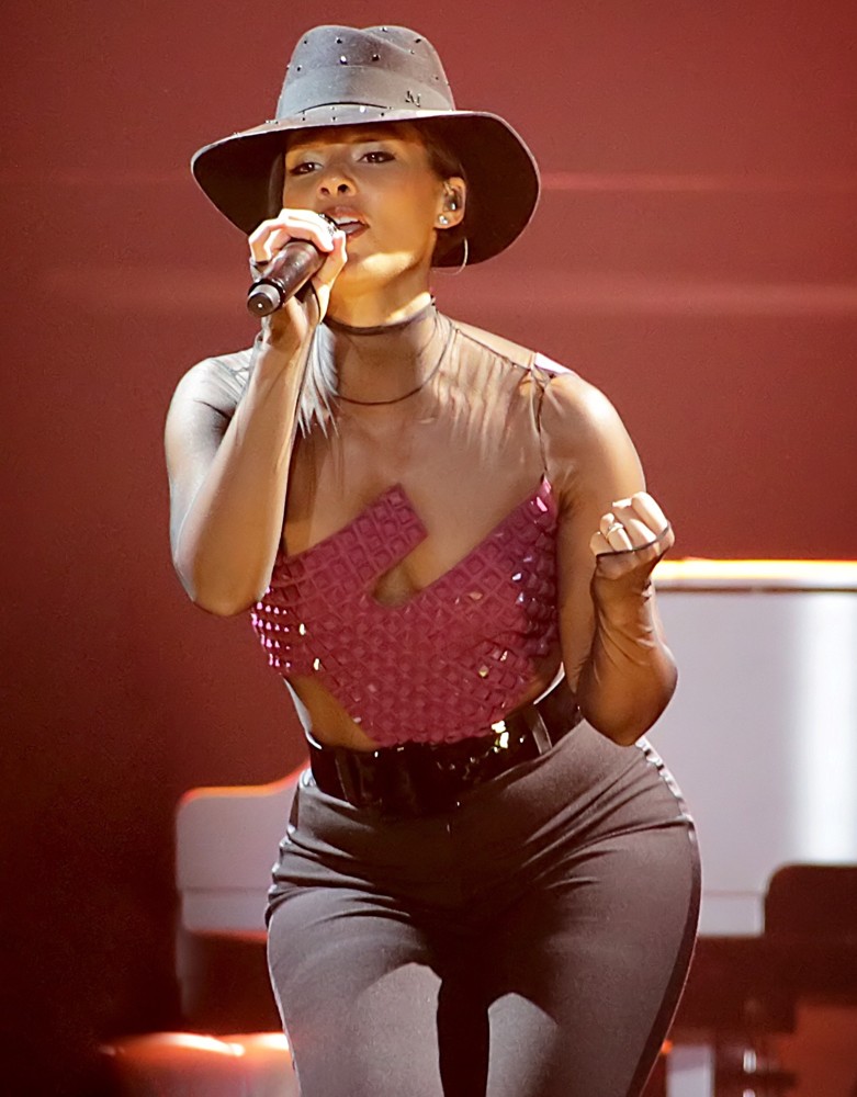 Alicia Keys Performs Live at Echo Arena Liverpool