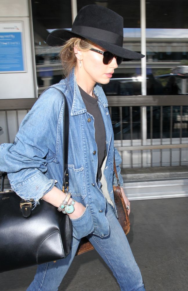 Amber Heard Arrives at Los Angeles International Airport