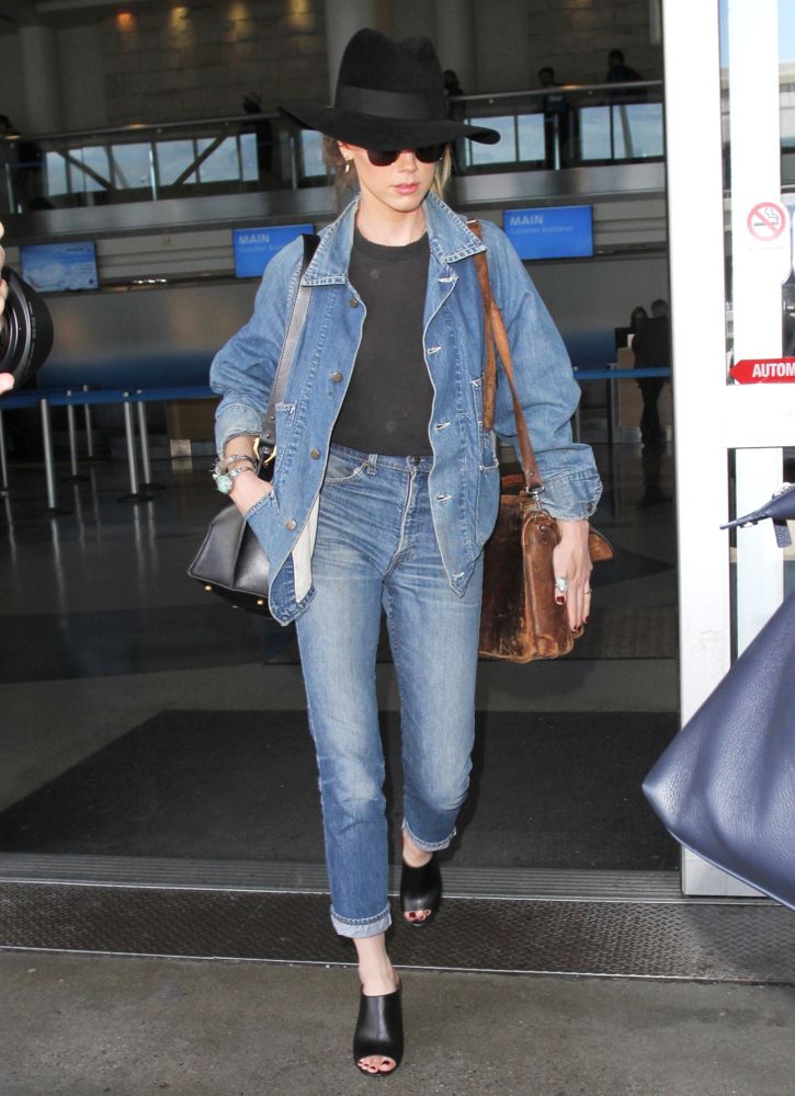 Amber Heard Arrives at Los Angeles International Airport