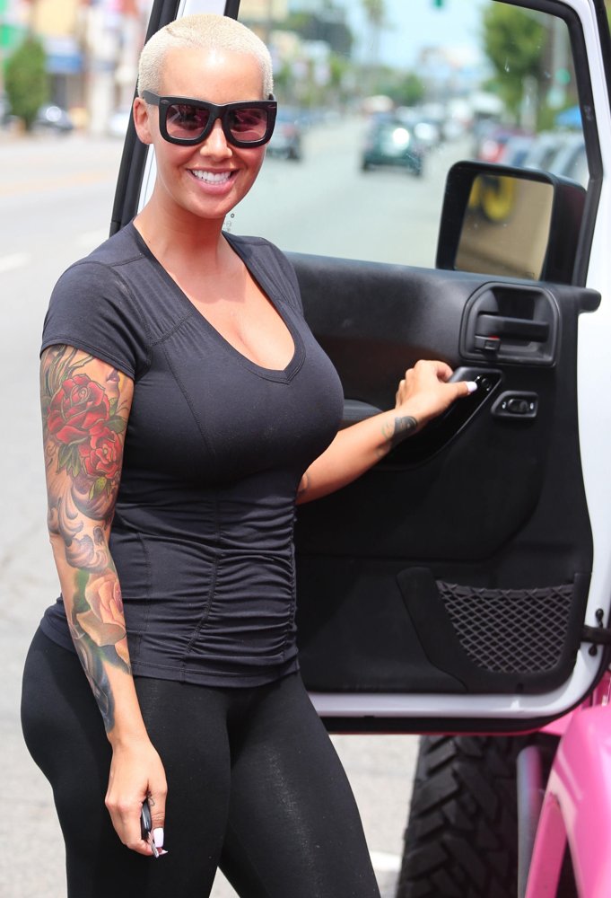 Amber Rose Exits A Salon