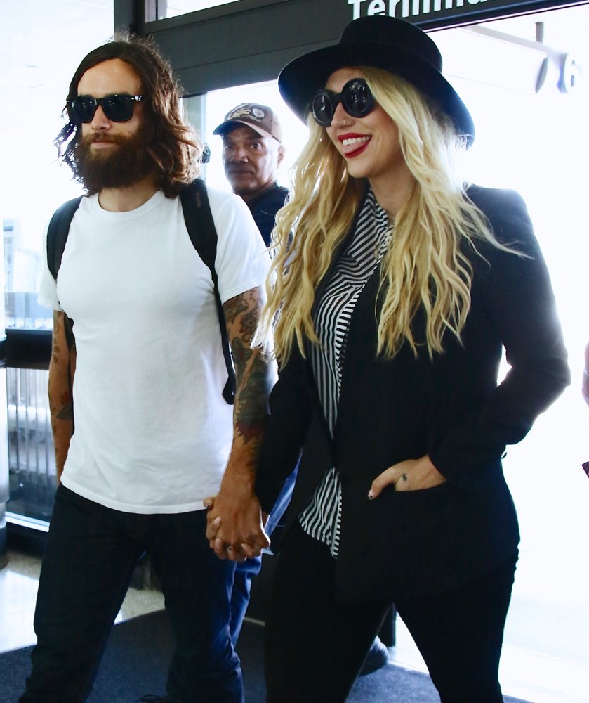 Kesha with Brad Ashenfelter at Los Angeles International Airport