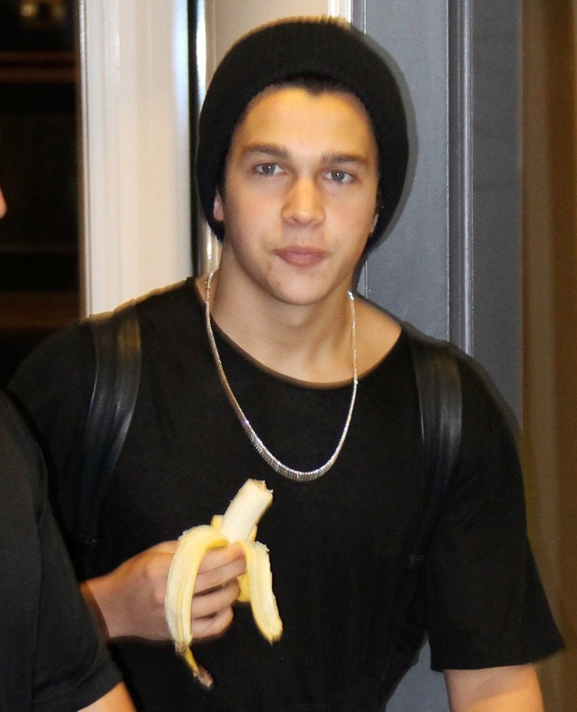 Austin Mahone Leaving Hyatt Hotel with A Banana