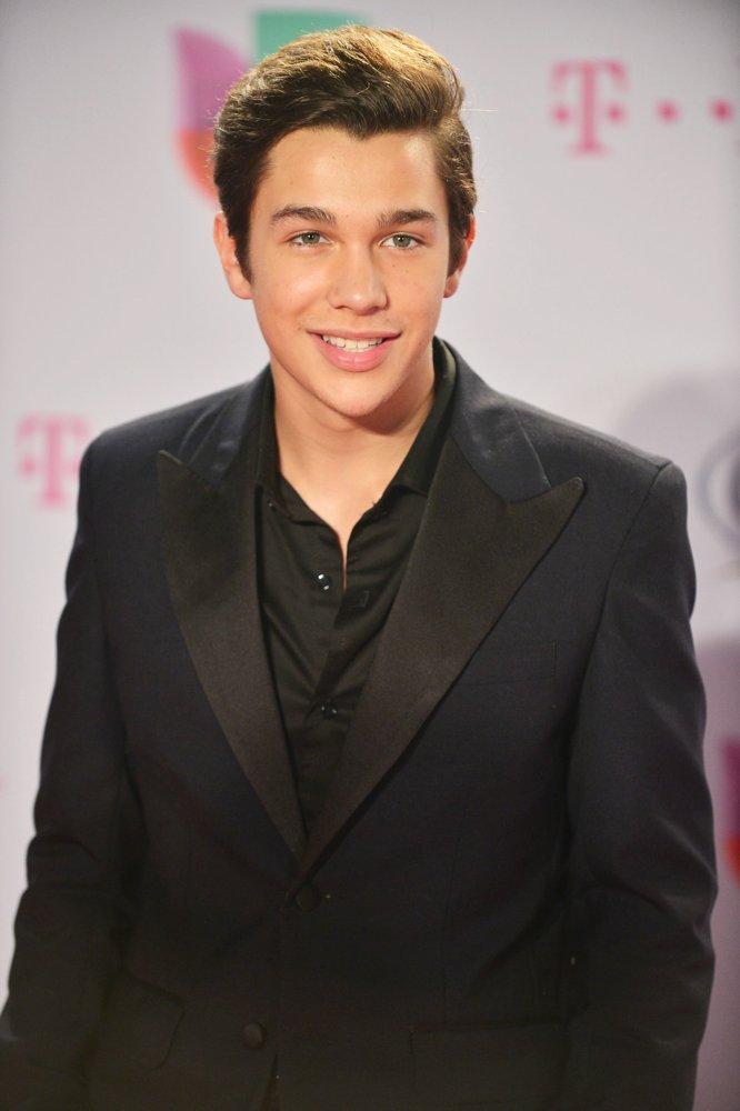 Austin Mahone;<br>Premio Lo Nuestro a la Musica Latina 2014 - Red Carpet Arrivals