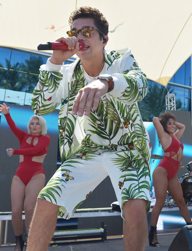 Y100 Mack-A-Poolooza Summer Pool Party