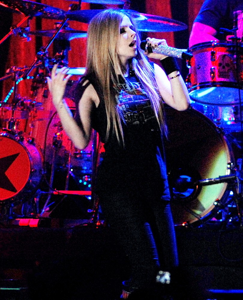 Avril Lavigne Performing Live in Concert at The Palaolimpico