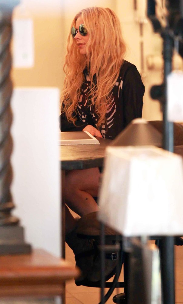 Avril Lavigne;<br>Avril Lavigne and Ryan Cabrera Shopping Together