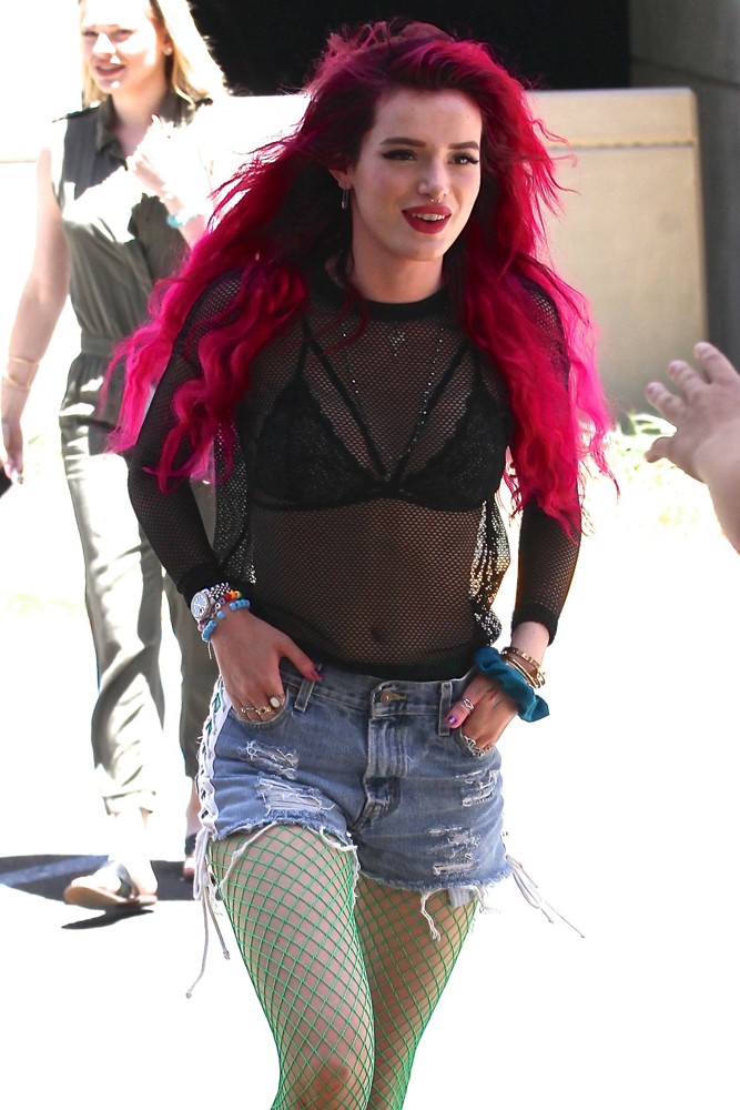Bella Thorne Arriving to Studio