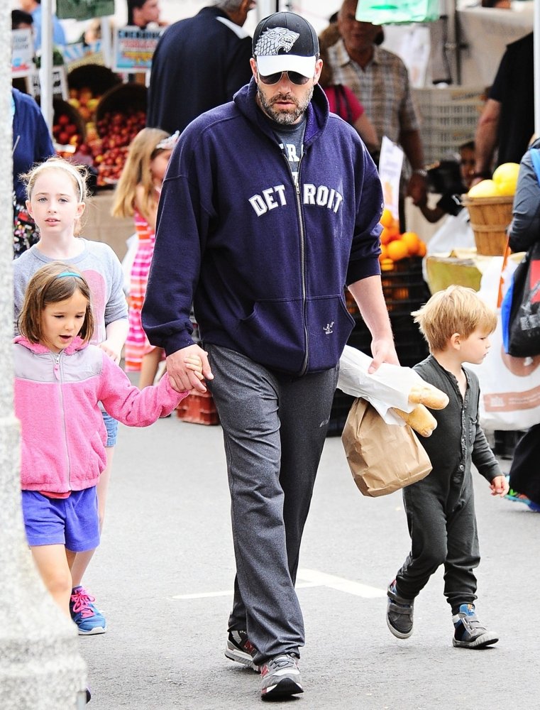 Jennifer Garner and Ben Affleck Take Their Children to The Farmers Market
