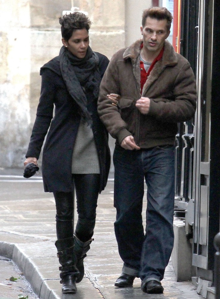 Halle Berry and Olivier Martinez Out for A Walk