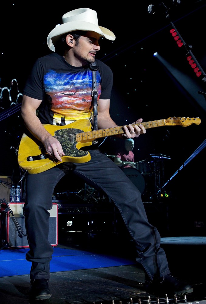 Brad Paisley Performing