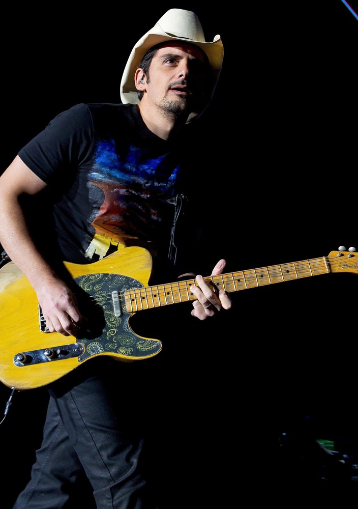 Brad Paisley Performing