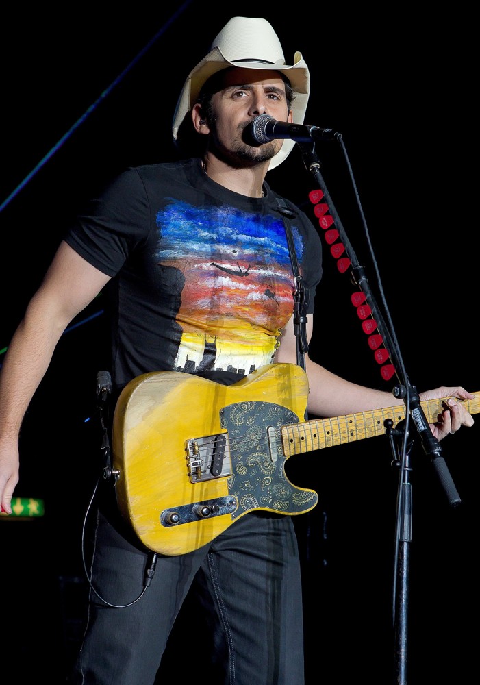 Brad Paisley Performing