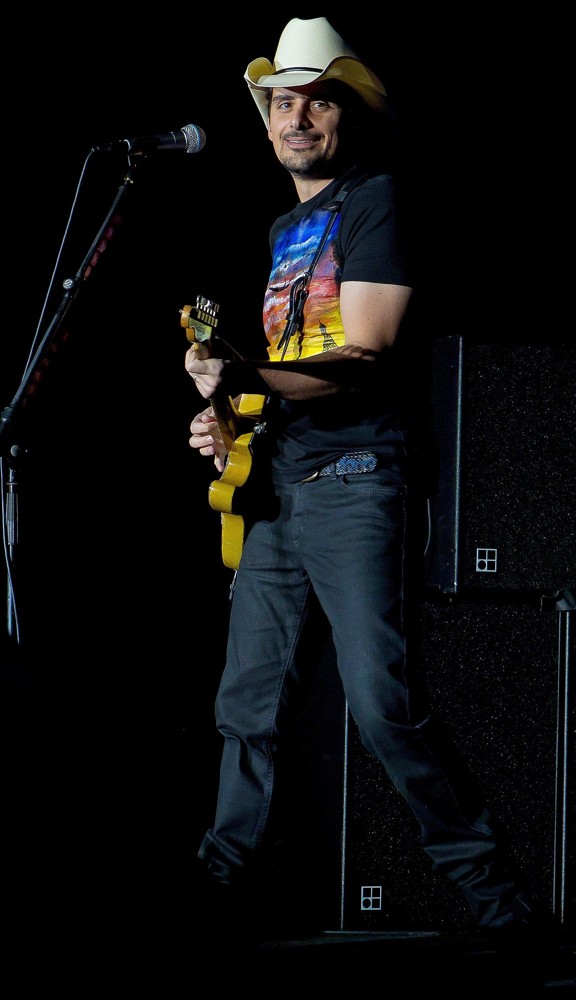 Brad Paisley Performing