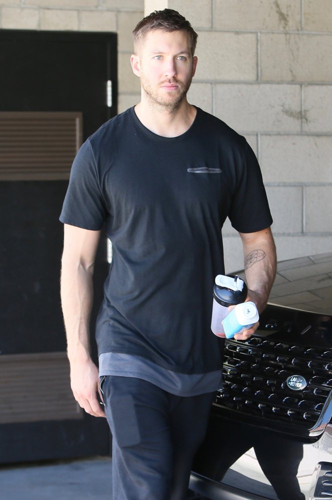 Calvin Harris Makes Hs Way to The Car