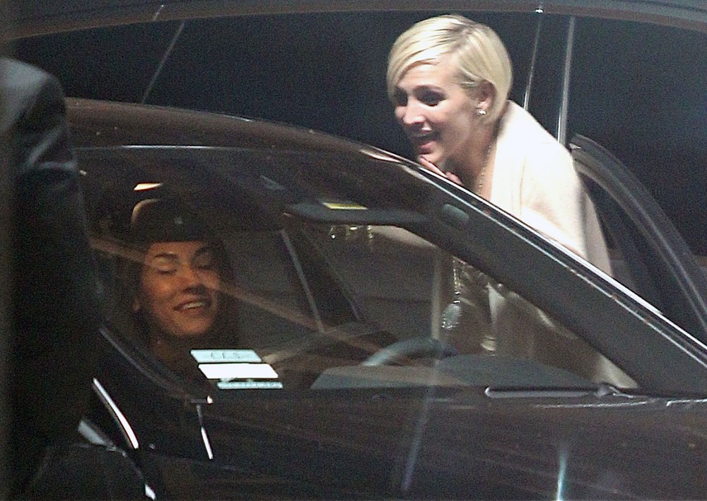 Ashlee Simpson;Meagan Camper;<br>Ashlee Simpson Chats with Meagan Camper in The Car Park at Jessica Simpson's Baby Shower