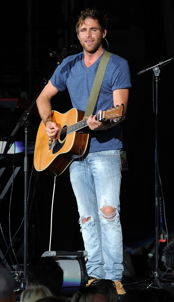 Canaan Smith Performing During The In Your Hands Tour