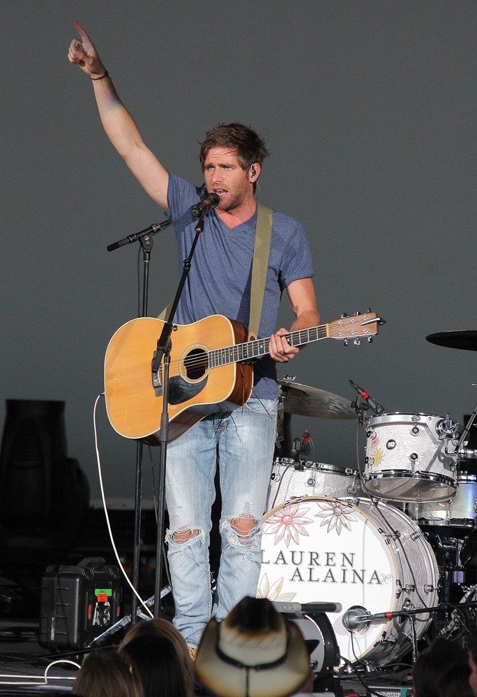 Canaan Smith Performing During The In Your Hands Tour