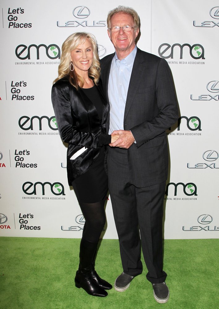 24th Annual Environmental Media Awards Presented by Toyota and Lexus - Arrivals