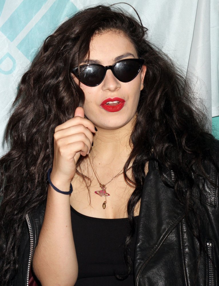 Charli XCX Performs Live at Ditch Fridays