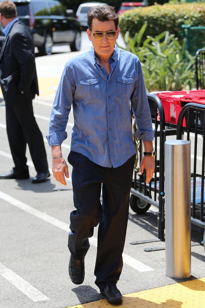 Charlie Sheen Appears on Extra
