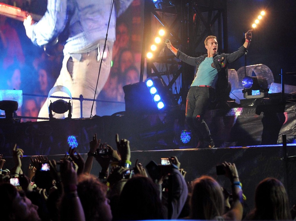 Coldplay Perform Live as Part of Their Mylo Xyloto Australian Tour