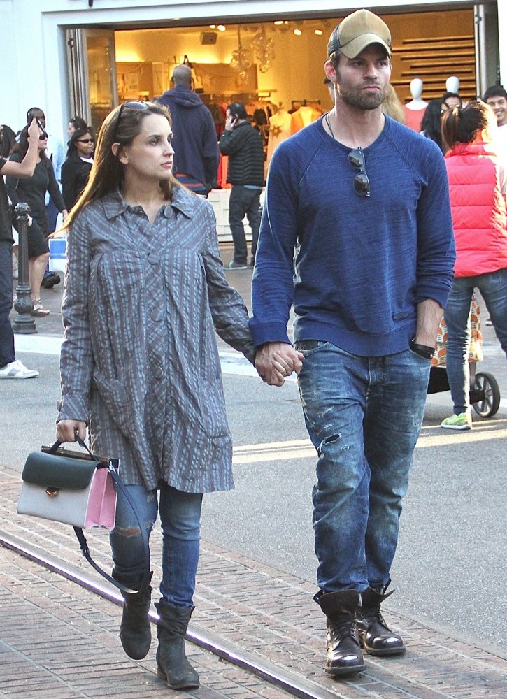 Rachael Leigh Cook and Daniel Gillies Shopping
