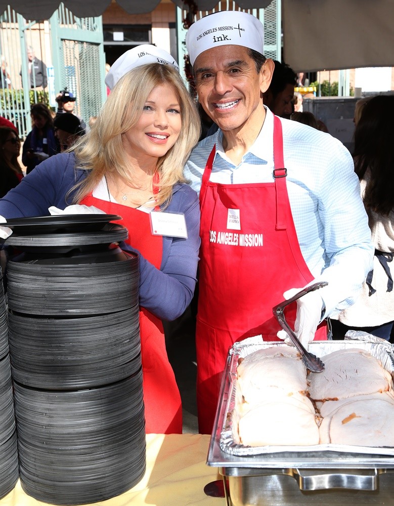 2015 Los Angeles Mission Thanksgiving Meal for The Homeless