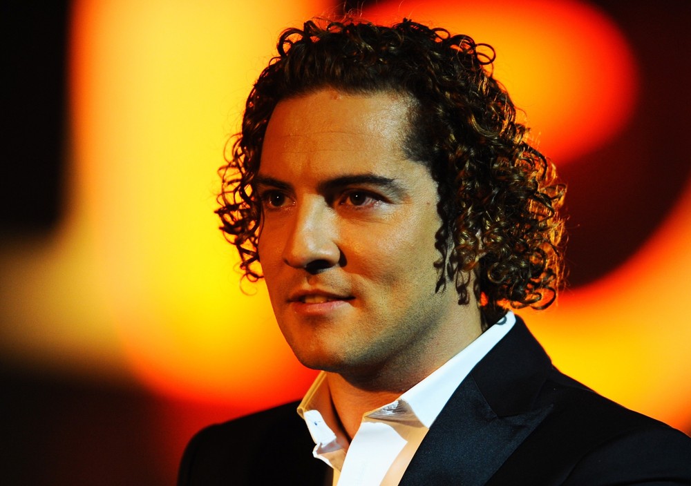 David Bisbal Performs