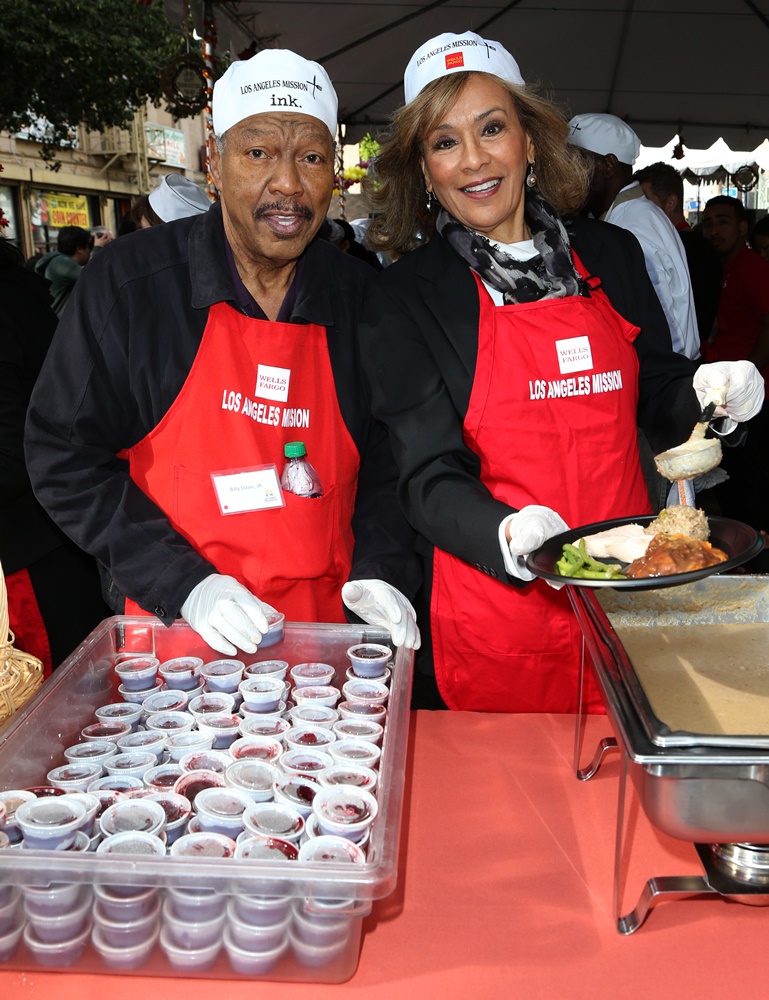 2015 Los Angeles Mission Thanksgiving Meal for The Homeless