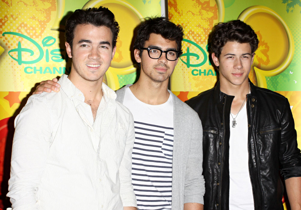 Jonas Brothers Trapped for More Than Half an Hour in Elevator