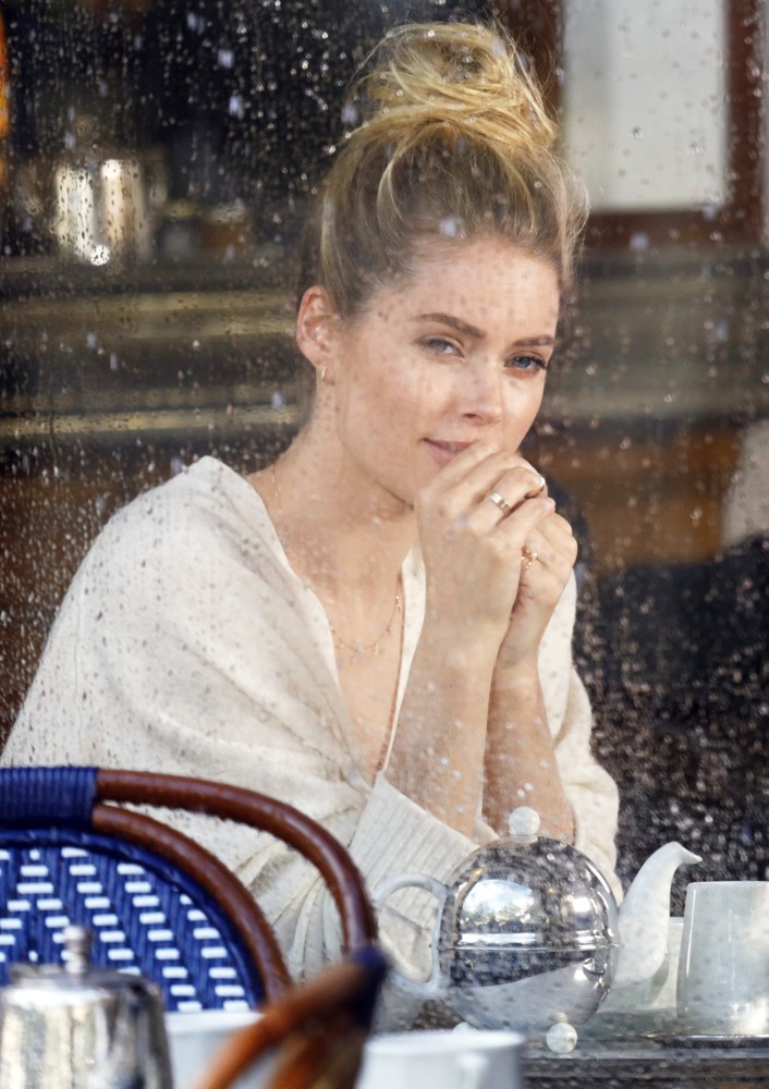 Doutzen Kroes Shooting A Commercial for a L'Oreal Cosmetics