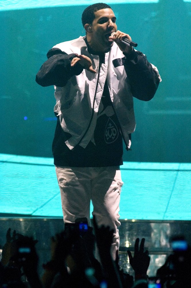 Drake Performs Live as Part of His Would You Like A Tour?