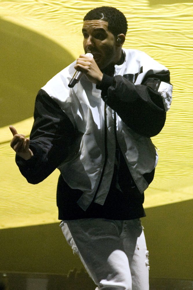 Drake Performs Live as Part of His Would You Like A Tour?