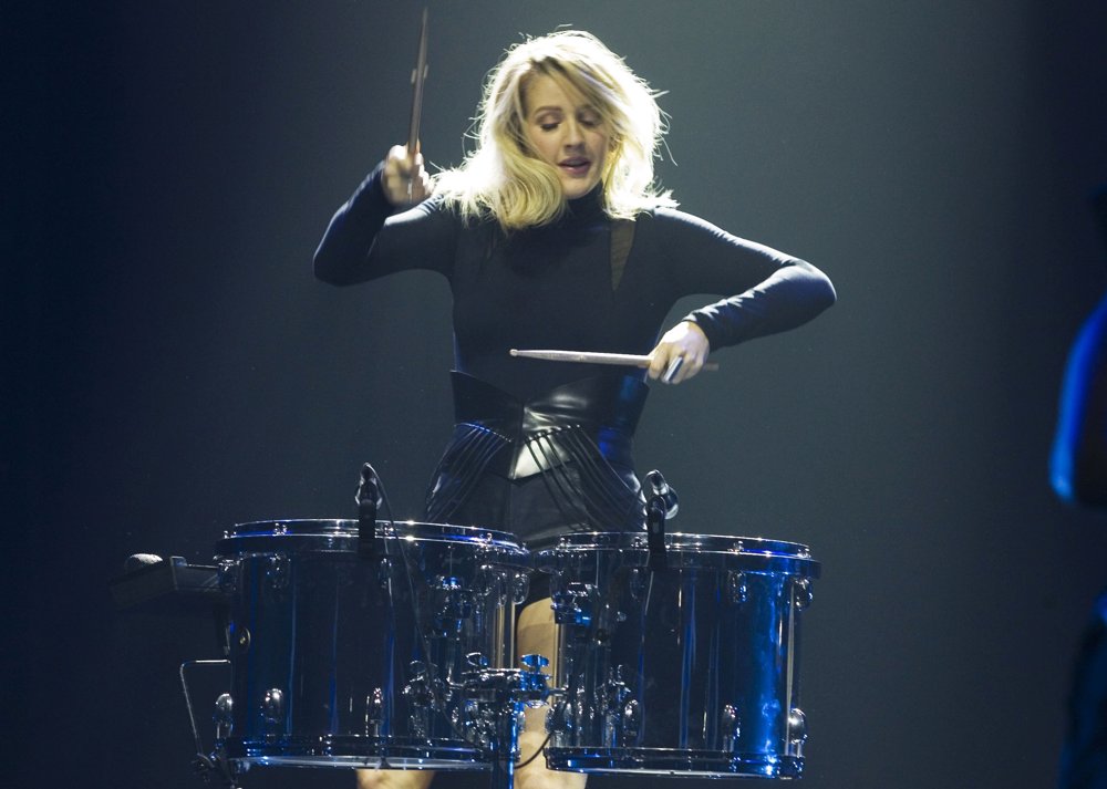 Ellie Goulding Performs
