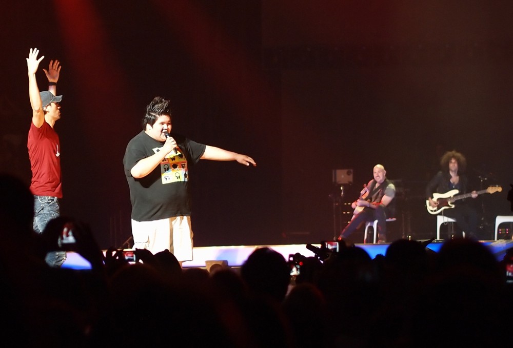 Enrique Iglesias Performing Live in Concert on The Opening Night of His Tour with Jennifer Lopez