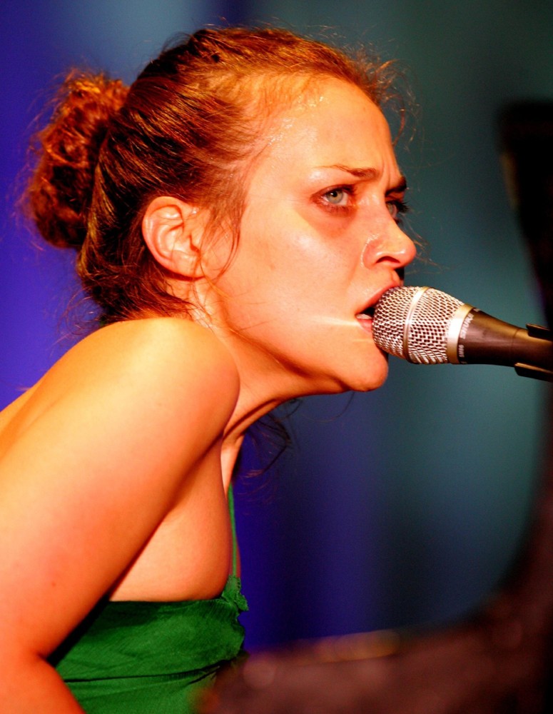 Fiona apple. Фиона Эппл 2022. Fiona Apple и её муж. Фиона Эппл наркозависимость. Fiona 08c.