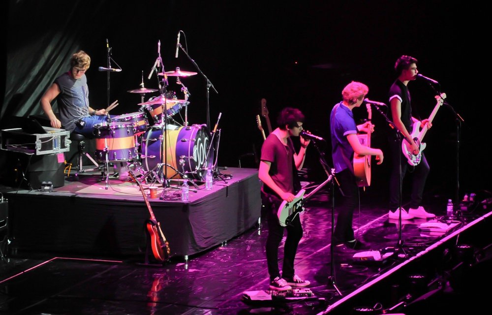 5 Seconds of Summer Supporting One Direction in Concert
