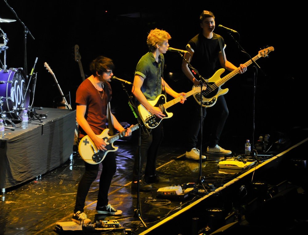5 Seconds of Summer Supporting One Direction in Concert