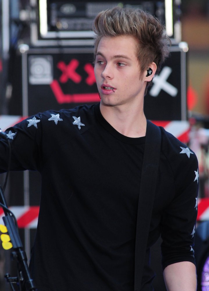 5 Seconds of Summer Perform Live on The Today Show