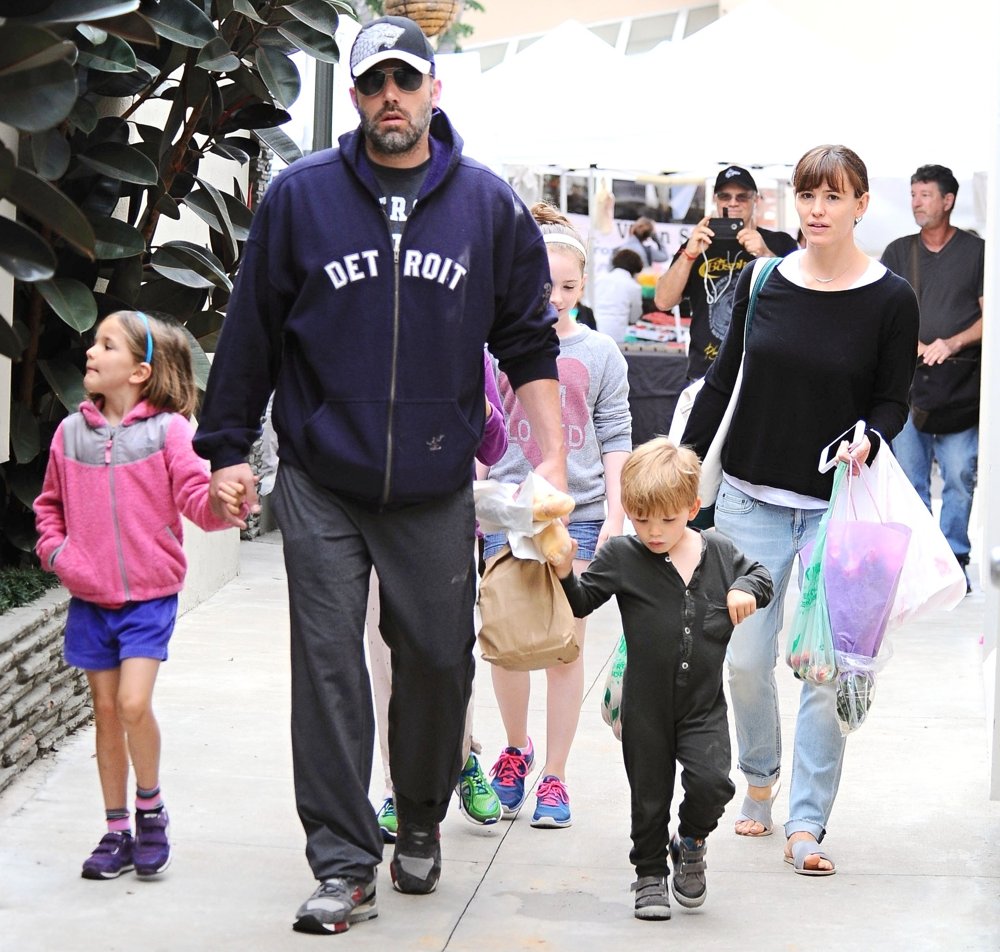Jennifer Garner and Ben Affleck Take Their Children to The Farmers Market