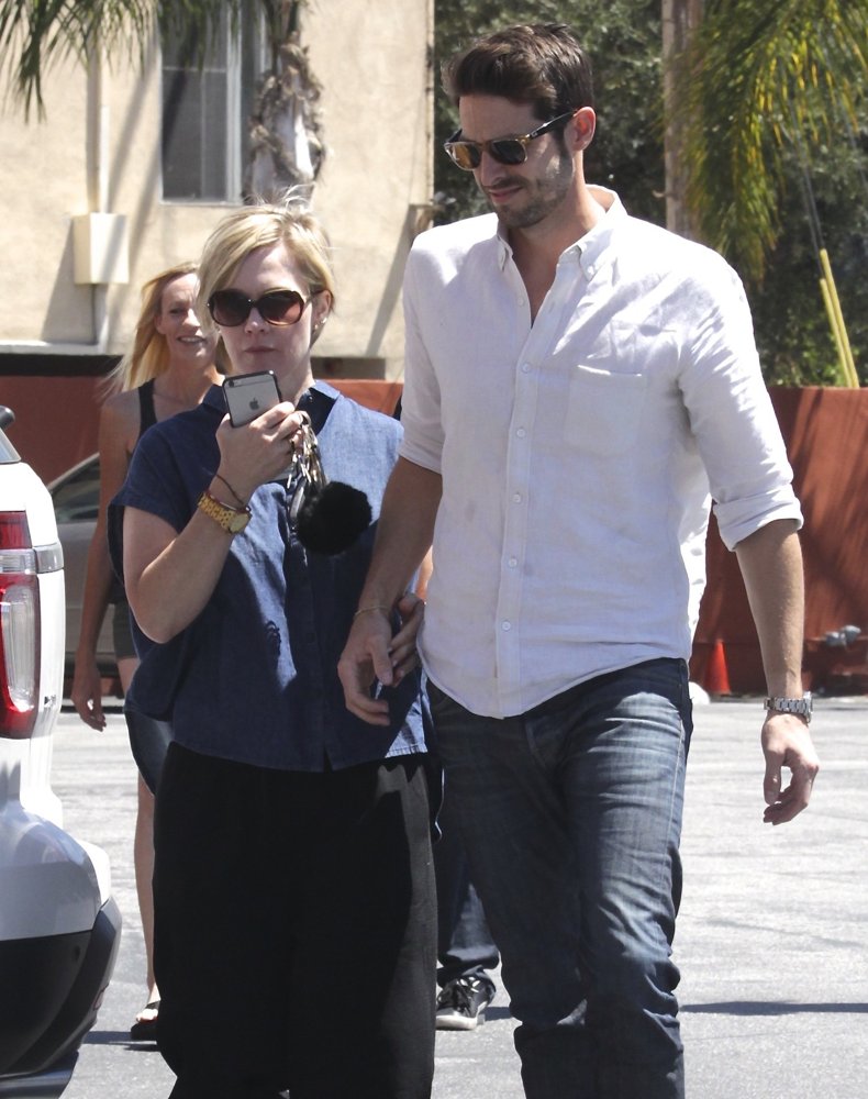 Jennie Garth and Dave Abrams Arrive at A Mexican Restaurant