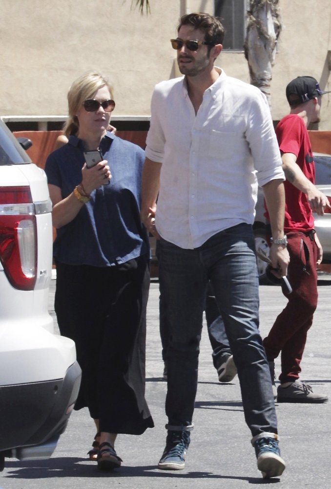 Jennie Garth and Dave Abrams Arrive at A Mexican Restaurant