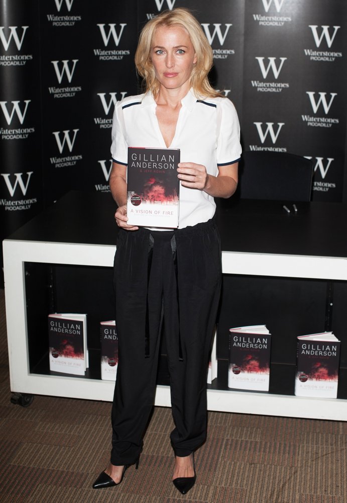 Gillian Anderson Signs Her Book A Vision of Fire