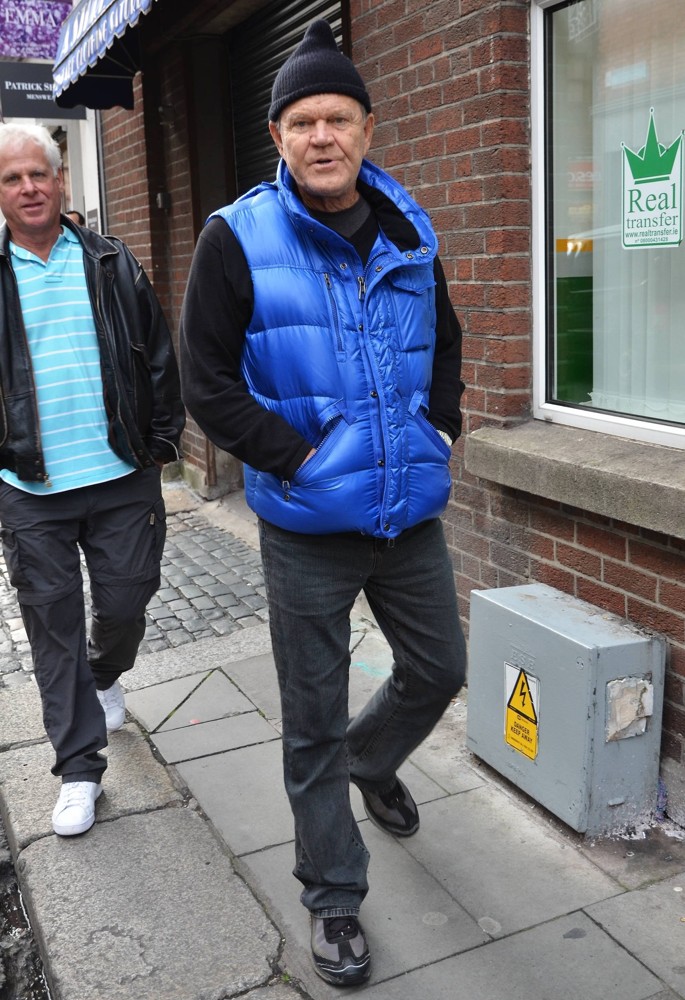 Glen Campbell<br>Glen Campbell Spotted Walking with Kim Woolen