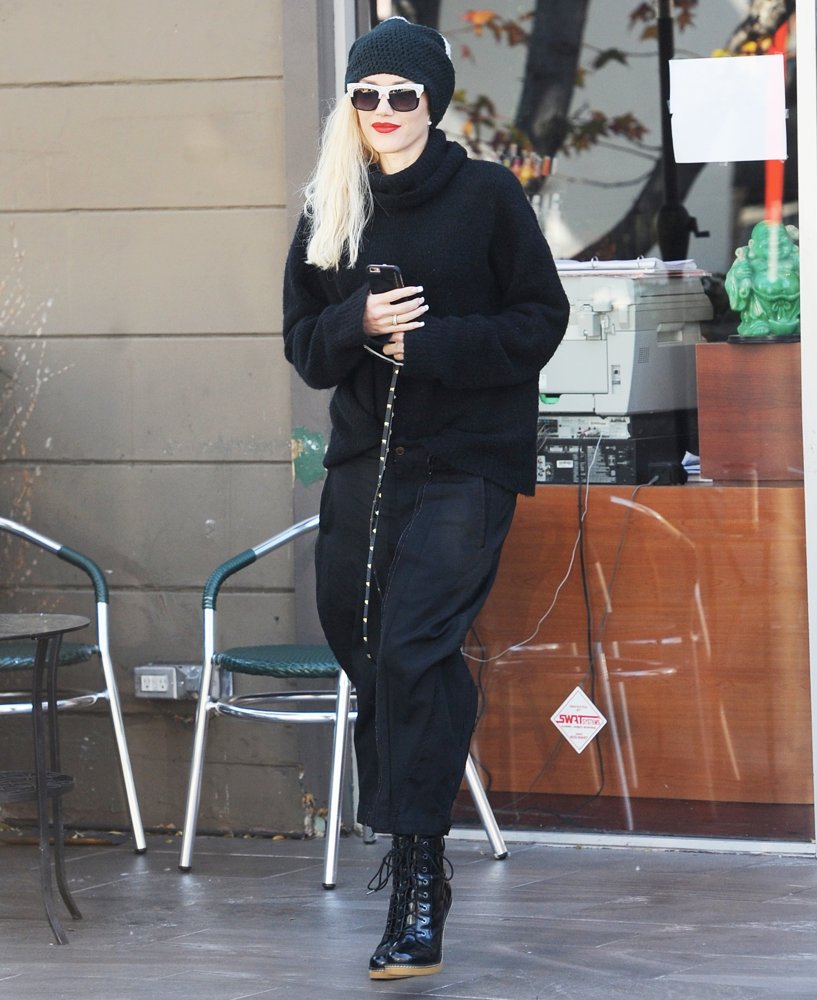 Gwen Stefani at Planet Nails
