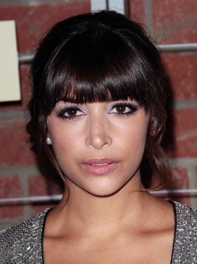 Hannah Simone Pics