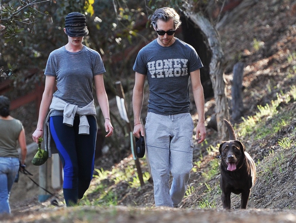 Anne Hathaway Jogging with Adam Shulman and Their Dog